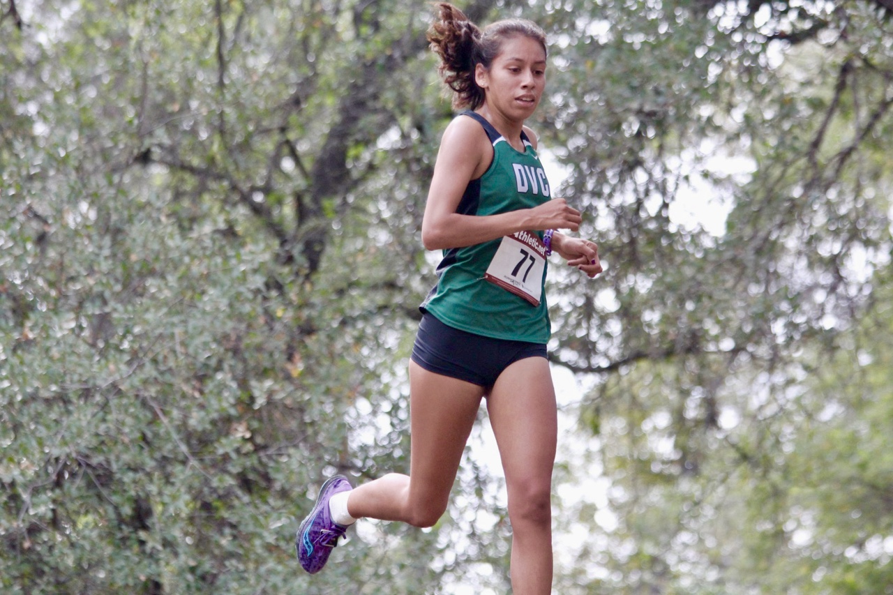 Gonzalez finishes 2nd in Women's race, Men finish 5th at NorCal Preview